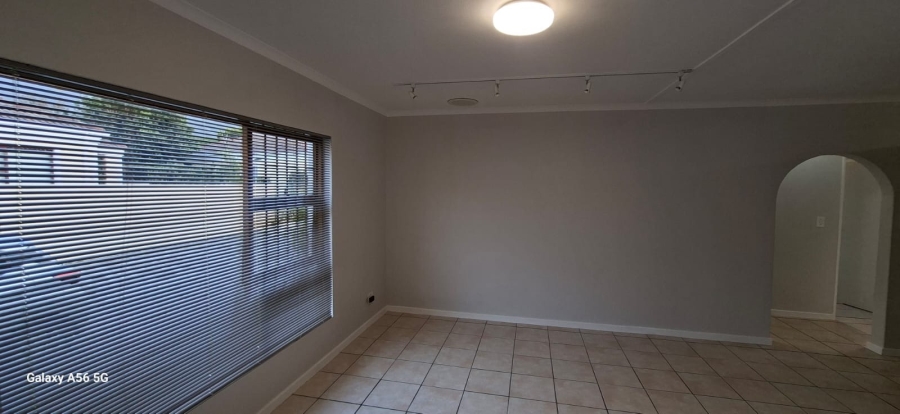 To Let 3 Bedroom Property for Rent in Heuningkloof Western Cape